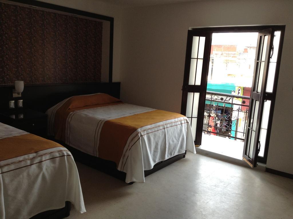 Los Faroles Hotel Uruapan (Michoacan) Bilik gambar