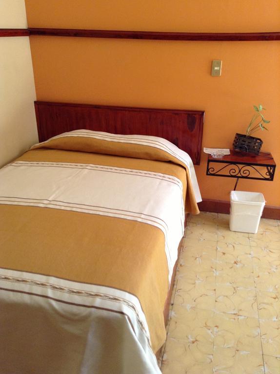 Los Faroles Hotel Uruapan (Michoacan) Bilik gambar